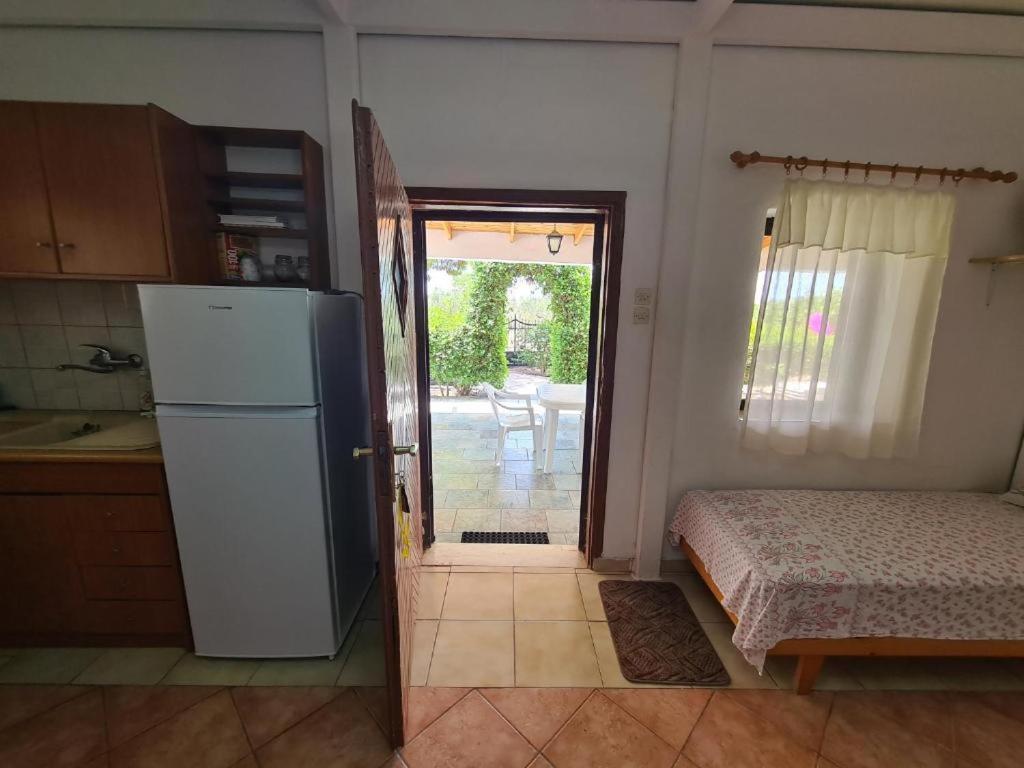 Το Κτήμα Της Ελιάς Του Τάκη Guest House Paralia Demonias Exterior foto